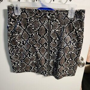 NWOT SHINESTAR SNAKESKIN PRINT SKIRT SZ S